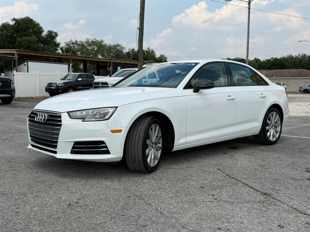 Audi A4 2.0T Premium Sedan 2017