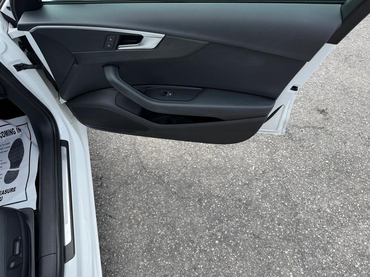 Audi A4 2.0T Premium Sedan 2017