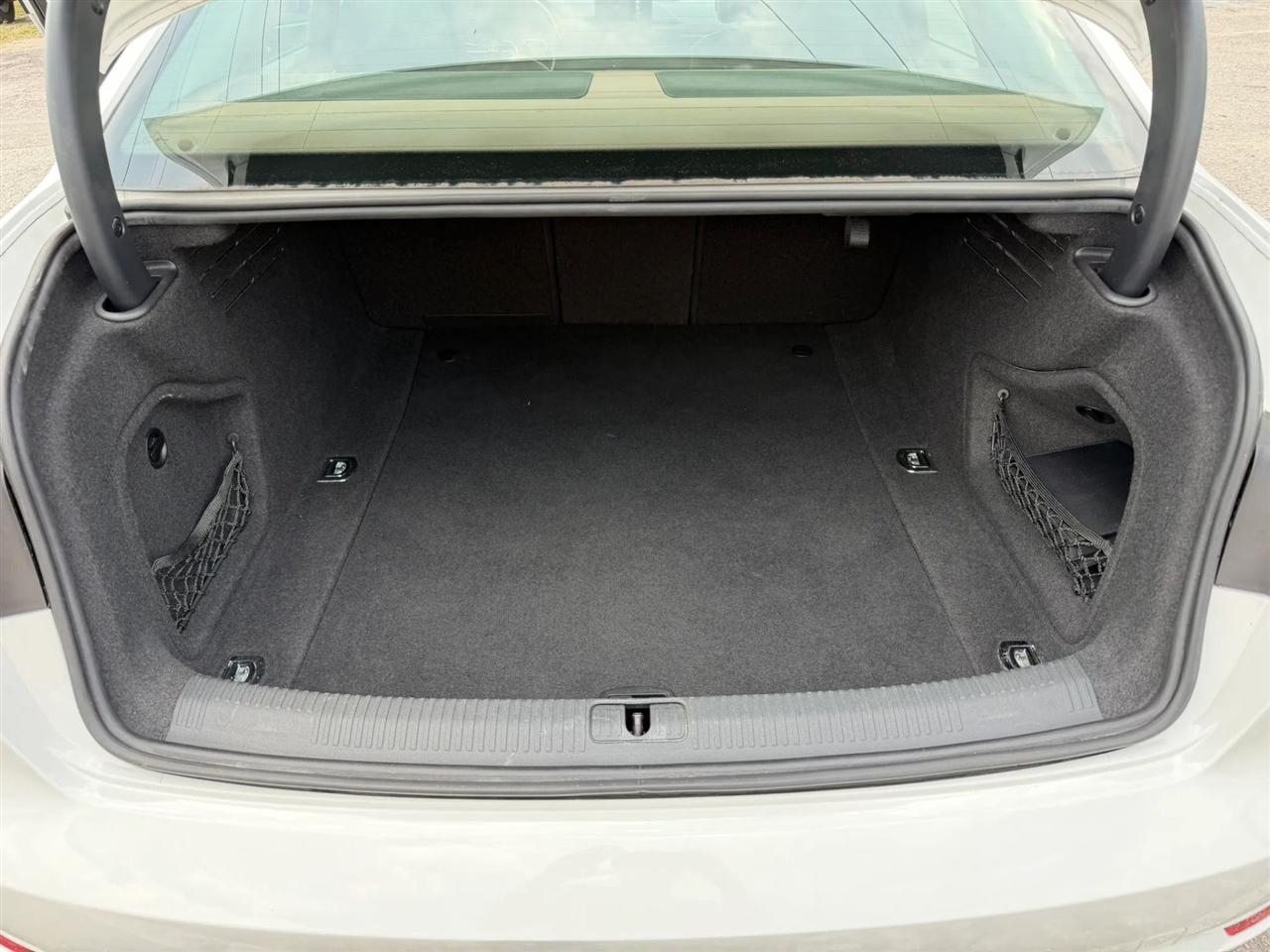 Audi A4 2.0T Premium Sedan 2017