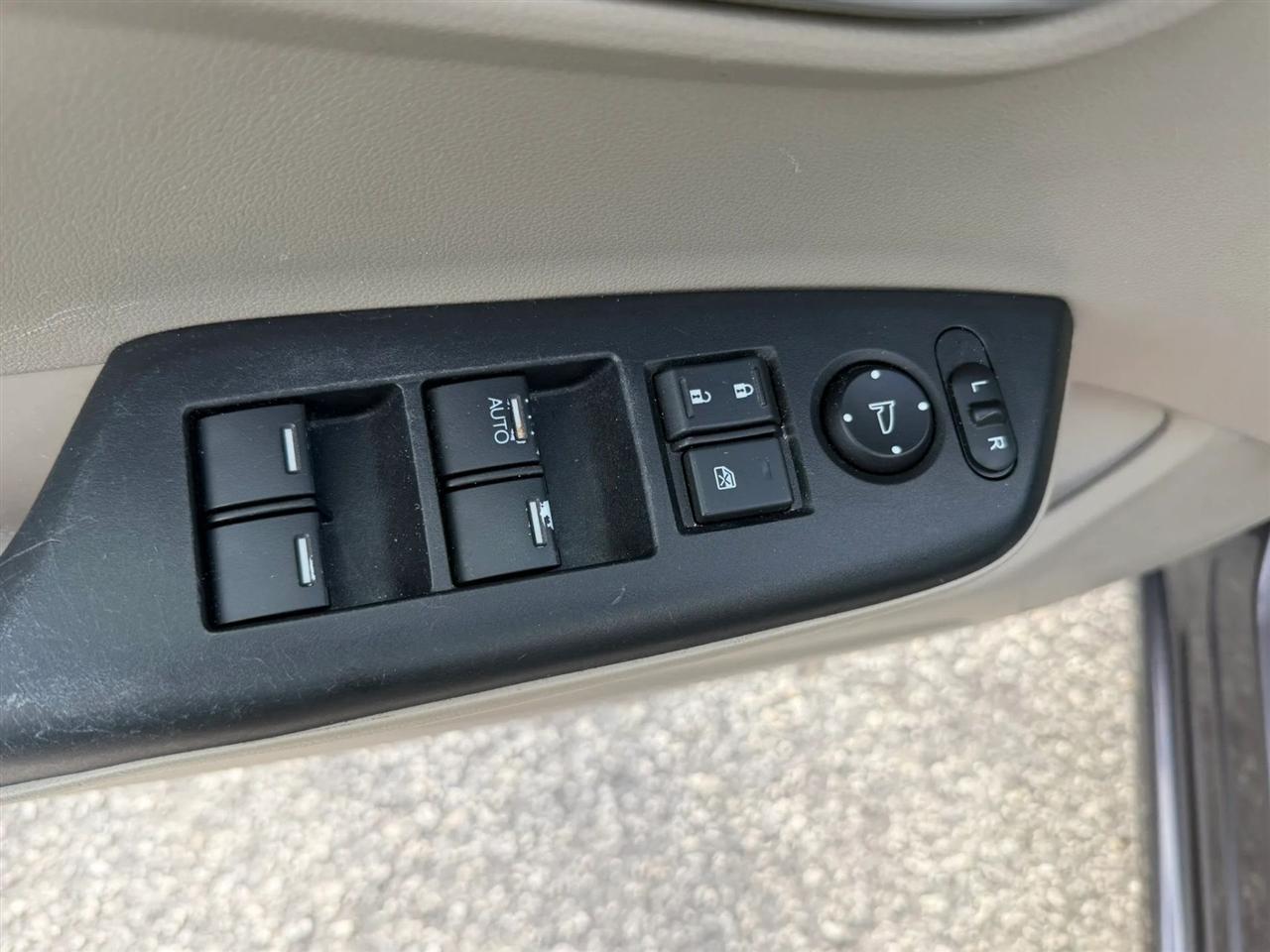 Honda Civic Hybrid CVT AT-PZEV with Navigation 2013