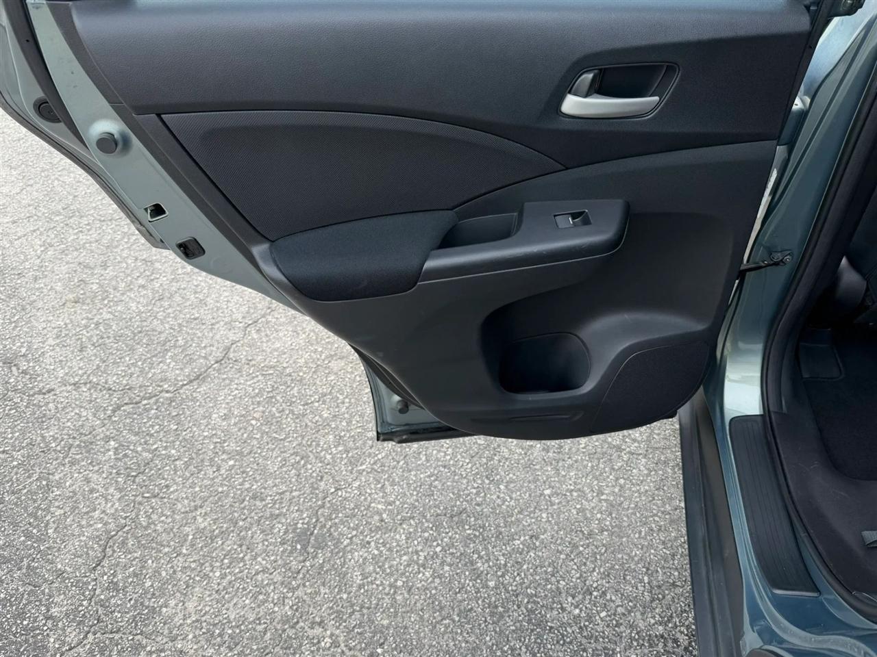 Honda CR-V LX 2WD 5-Speed AT 2012