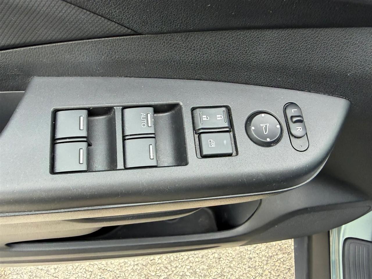 Honda CR-V LX 2WD 5-Speed AT 2012