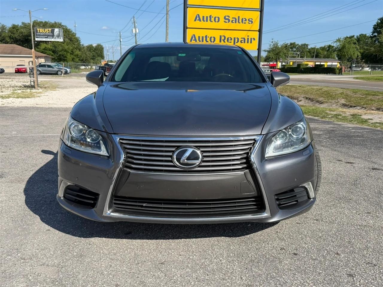 Lexus LS 460 Luxury Sedan 2013