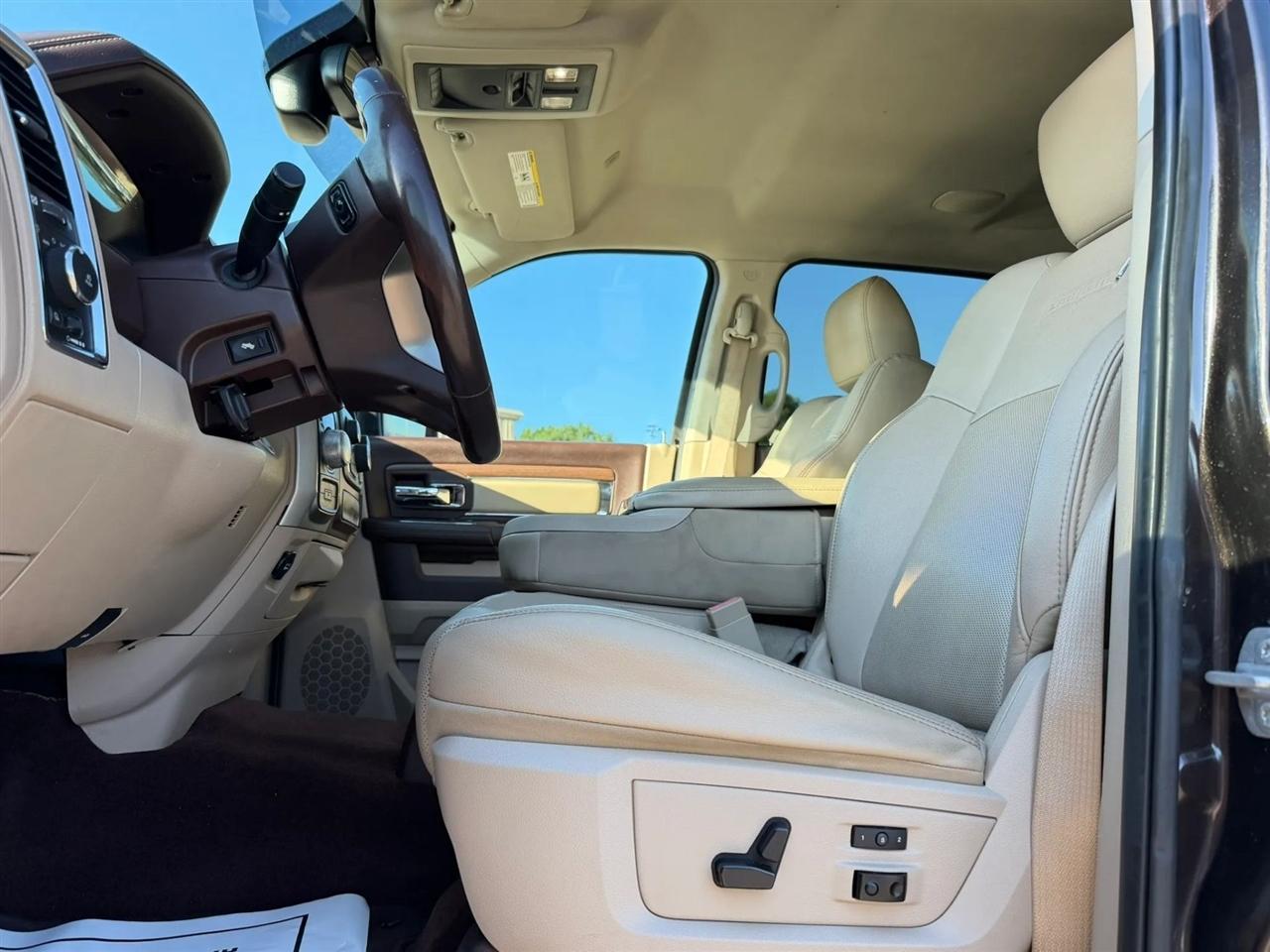 RAM 1500 Laramie Crew Cab SWB 4WD 2017