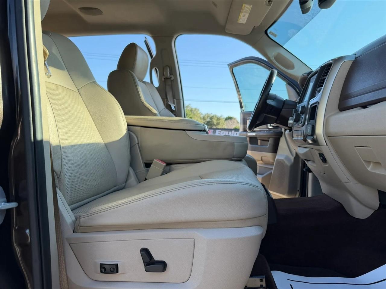 RAM 1500 Laramie Crew Cab SWB 4WD 2017