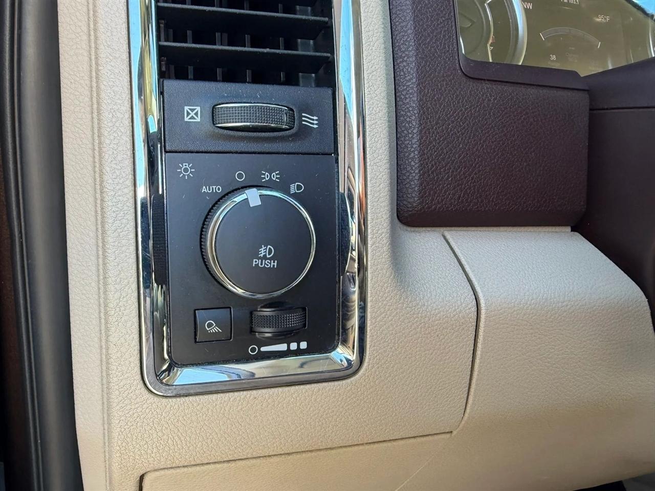 RAM 1500 Laramie Crew Cab SWB 4WD 2017