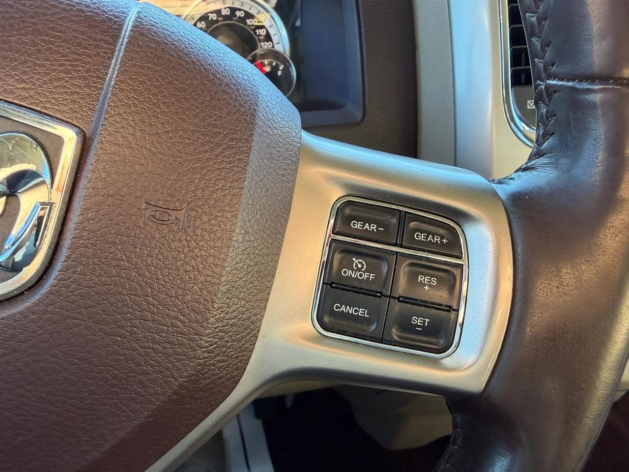 RAM 1500 Laramie Crew Cab SWB 4WD 2017