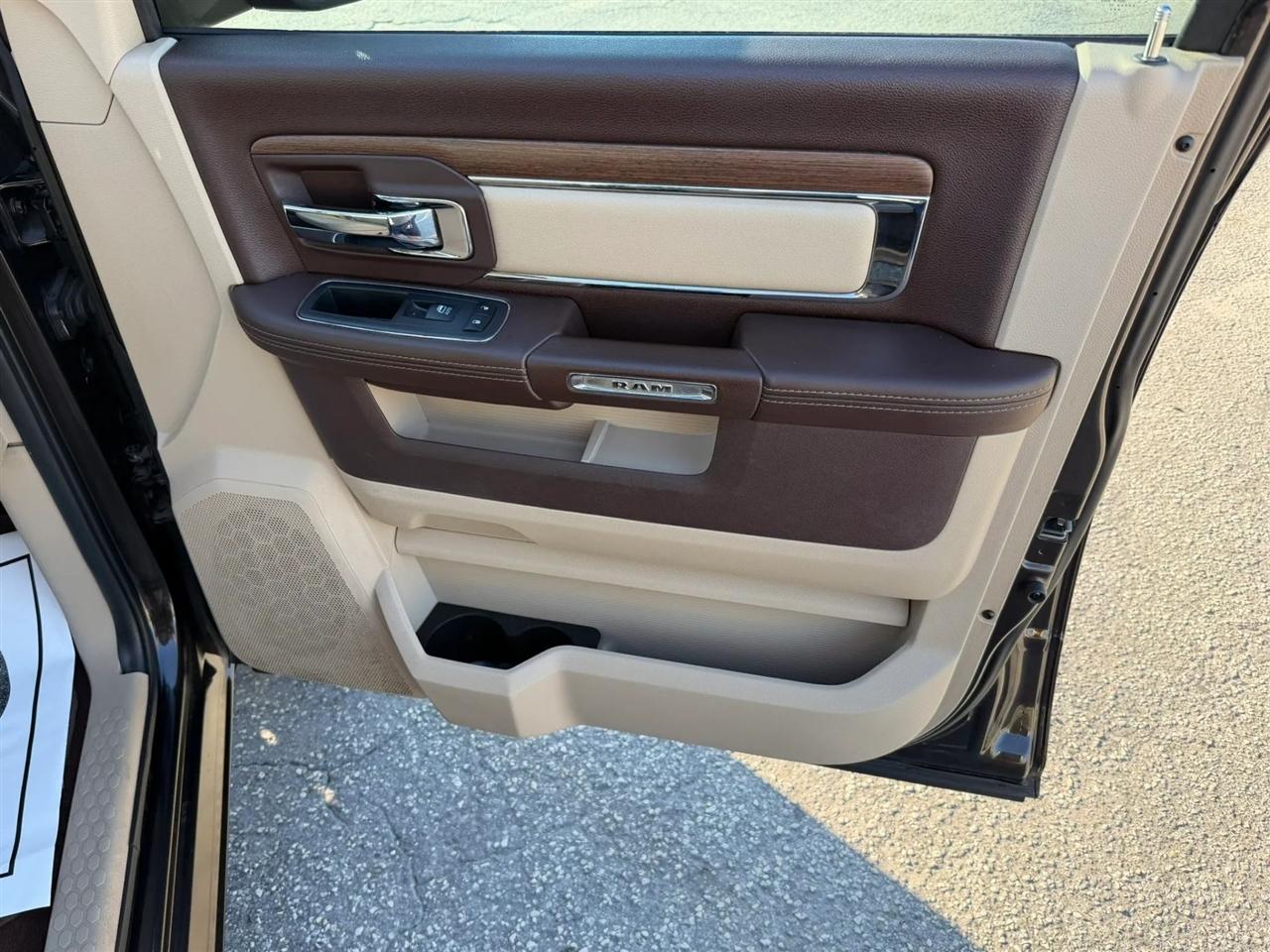 RAM 1500 Laramie Crew Cab SWB 4WD 2017