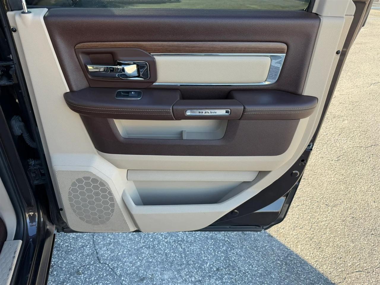 RAM 1500 Laramie Crew Cab SWB 4WD 2017