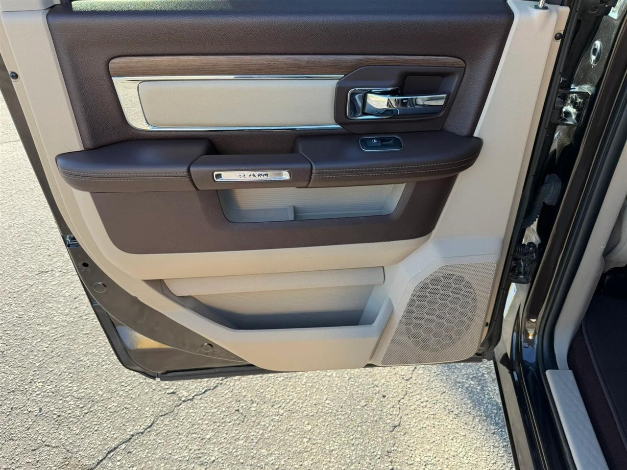 RAM 1500 Laramie Crew Cab SWB 4WD 2017