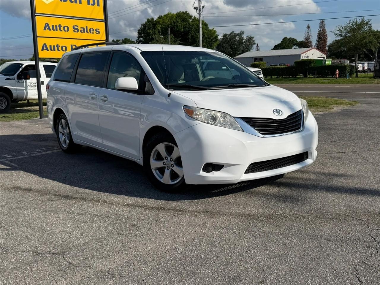 Toyota Sienna LE FWD 8-Passenger V6 2014