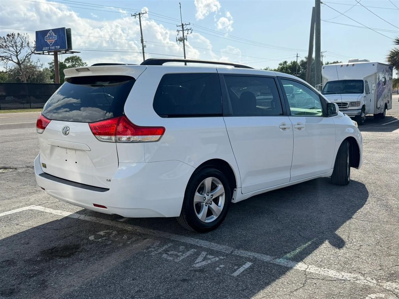 Toyota Sienna LE FWD 8-Passenger V6 2014