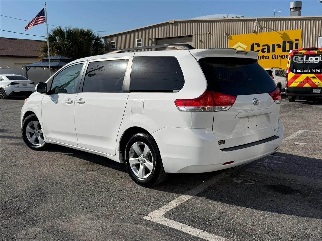 Toyota Sienna LE FWD 8-Passenger V6 2014