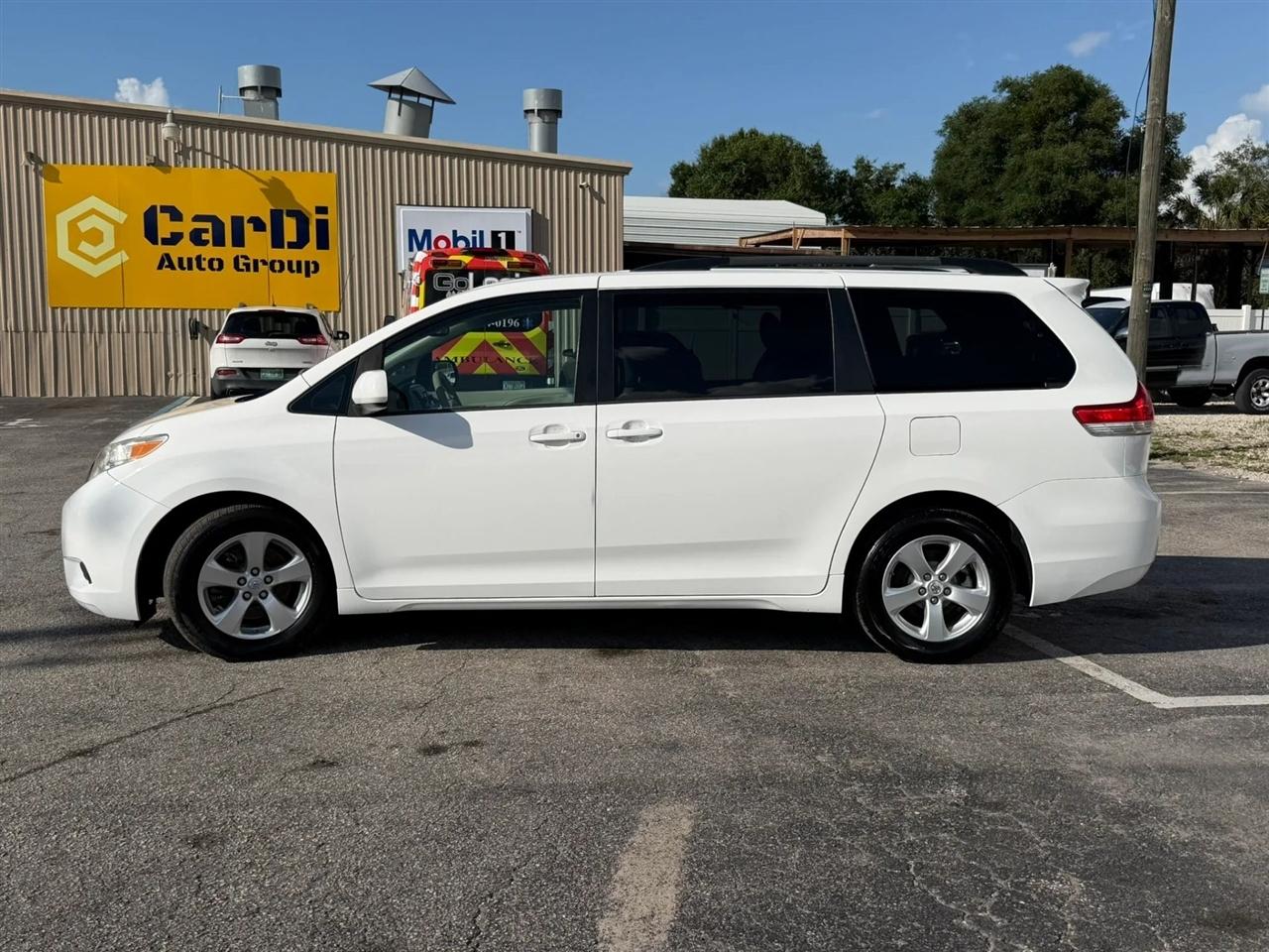 Toyota Sienna LE FWD 8-Passenger V6 2014