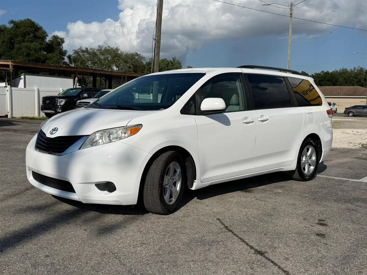 Toyota Sienna LE FWD 8-Passenger V6 2014