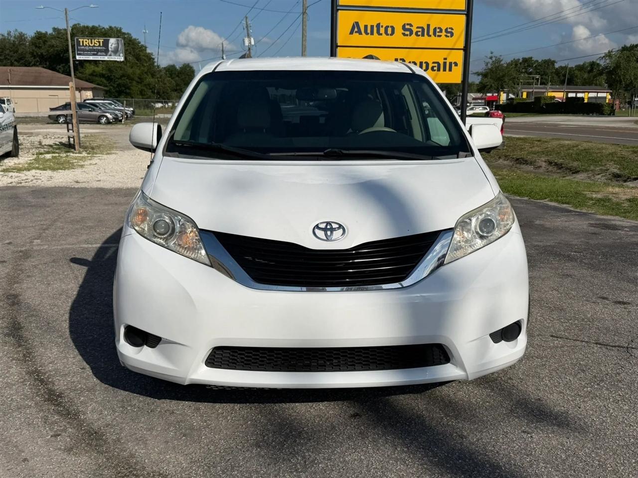 Toyota Sienna LE FWD 8-Passenger V6 2014
