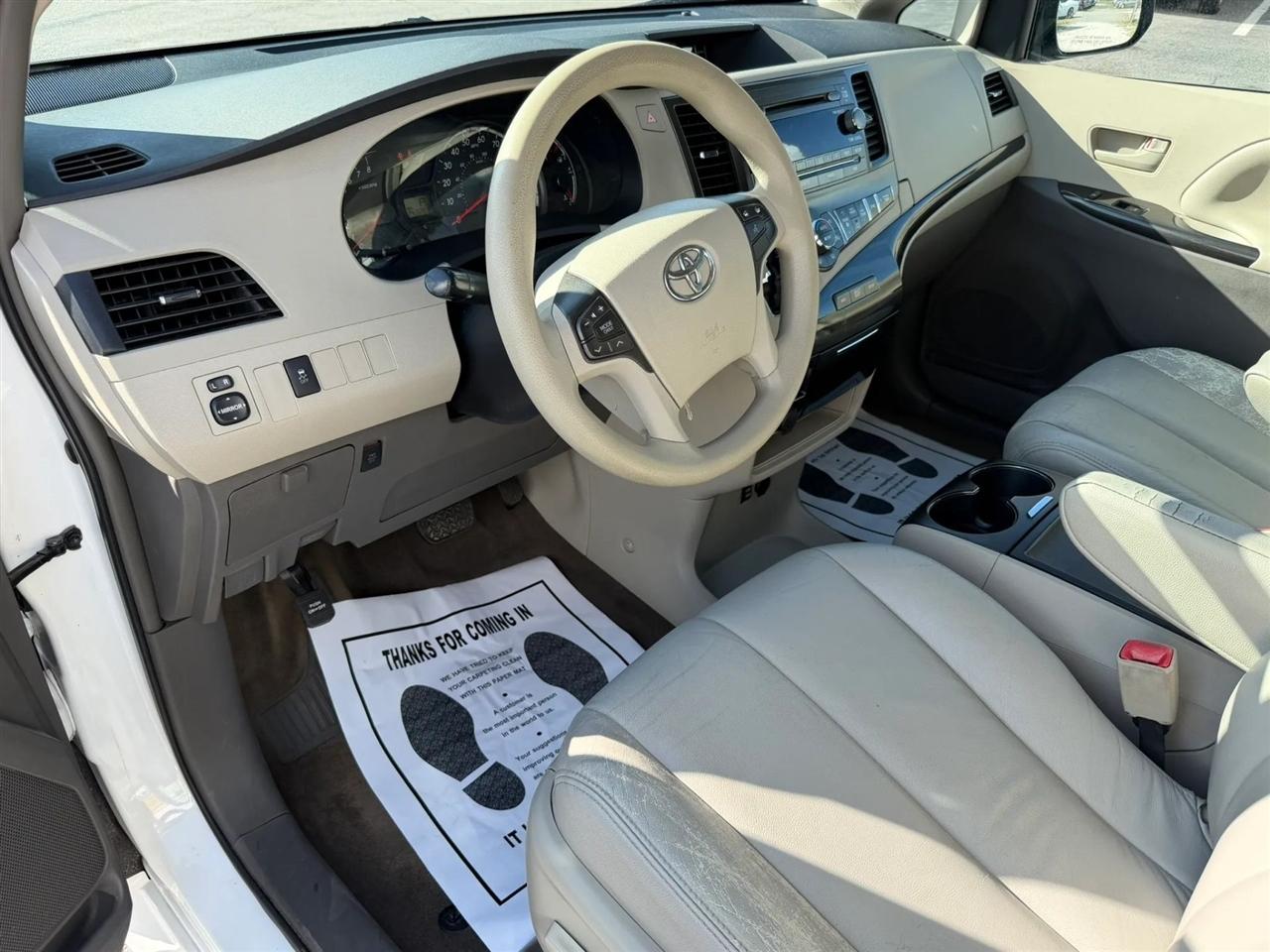 Toyota Sienna LE FWD 8-Passenger V6 2014