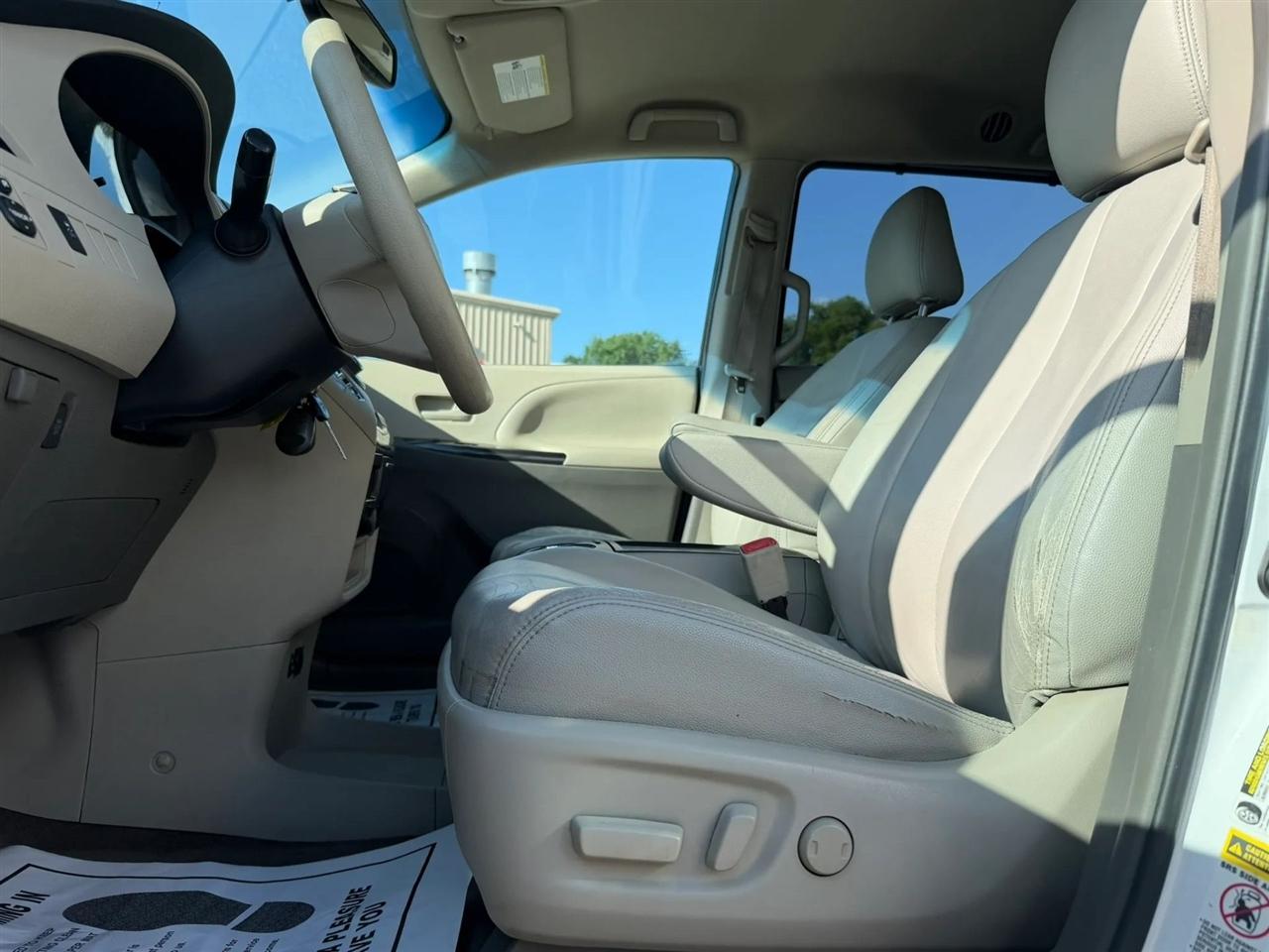 Toyota Sienna LE FWD 8-Passenger V6 2014