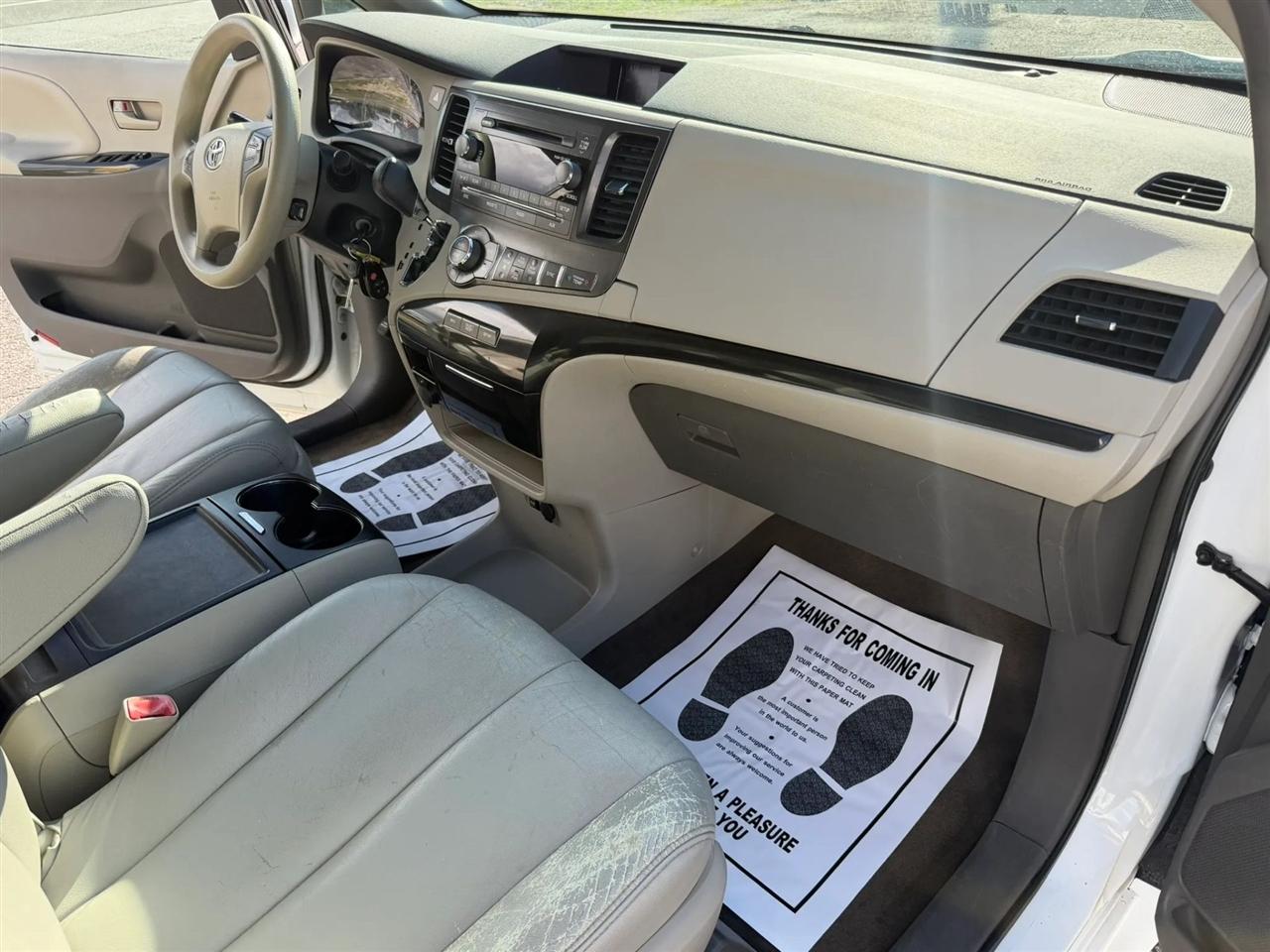 Toyota Sienna LE FWD 8-Passenger V6 2014