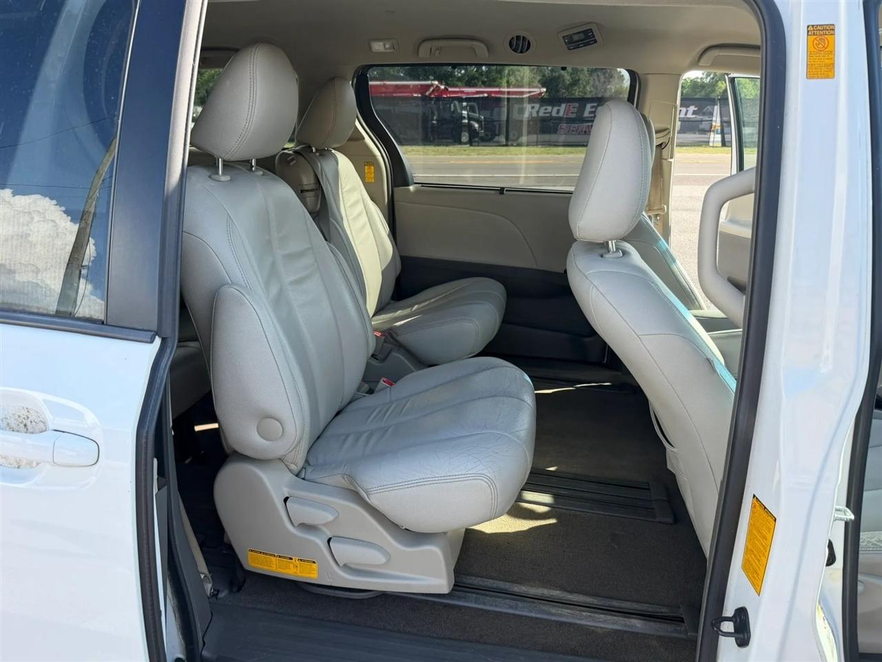 Toyota Sienna LE FWD 8-Passenger V6 2014