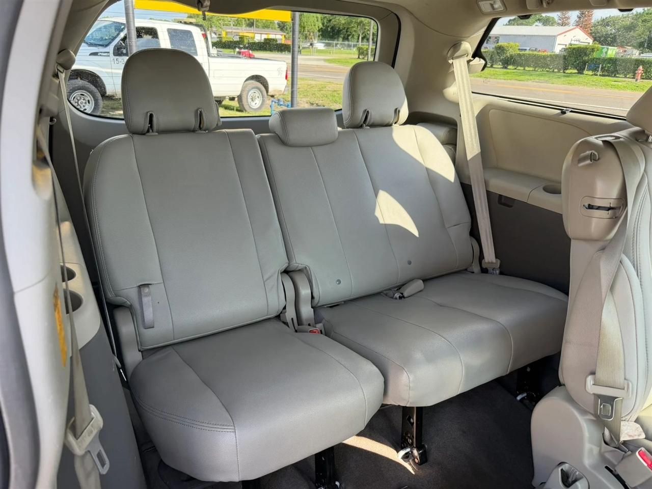 Toyota Sienna LE FWD 8-Passenger V6 2014