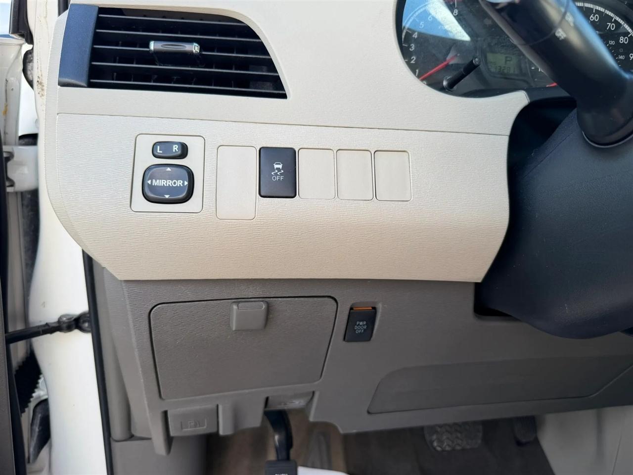Toyota Sienna LE FWD 8-Passenger V6 2014
