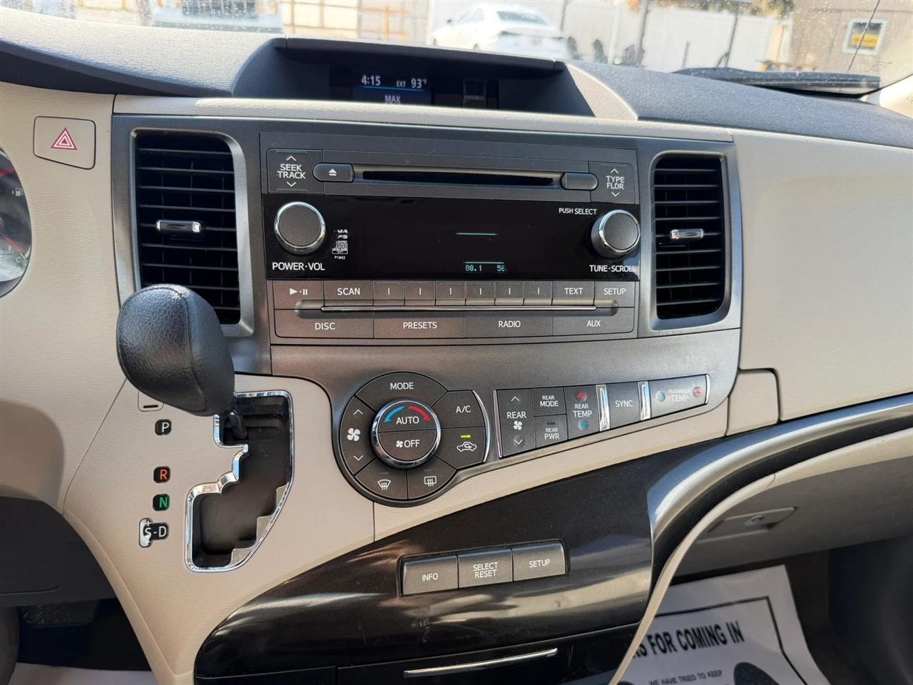 Toyota Sienna LE FWD 8-Passenger V6 2014
