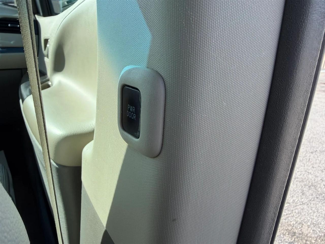 Toyota Sienna LE FWD 8-Passenger V6 2014