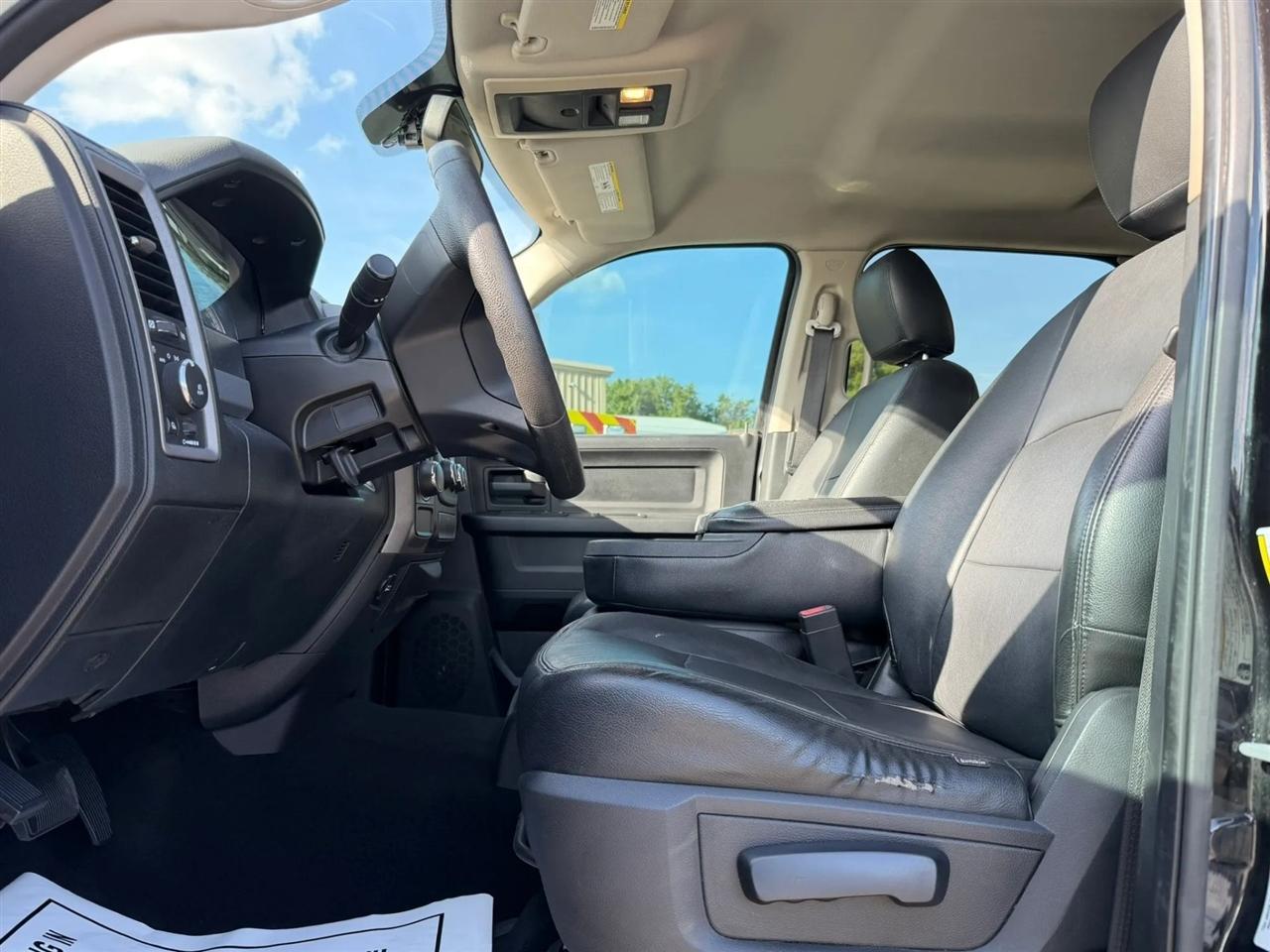 RAM 1500 Tradesman Crew Cab SWB 2WD 2015