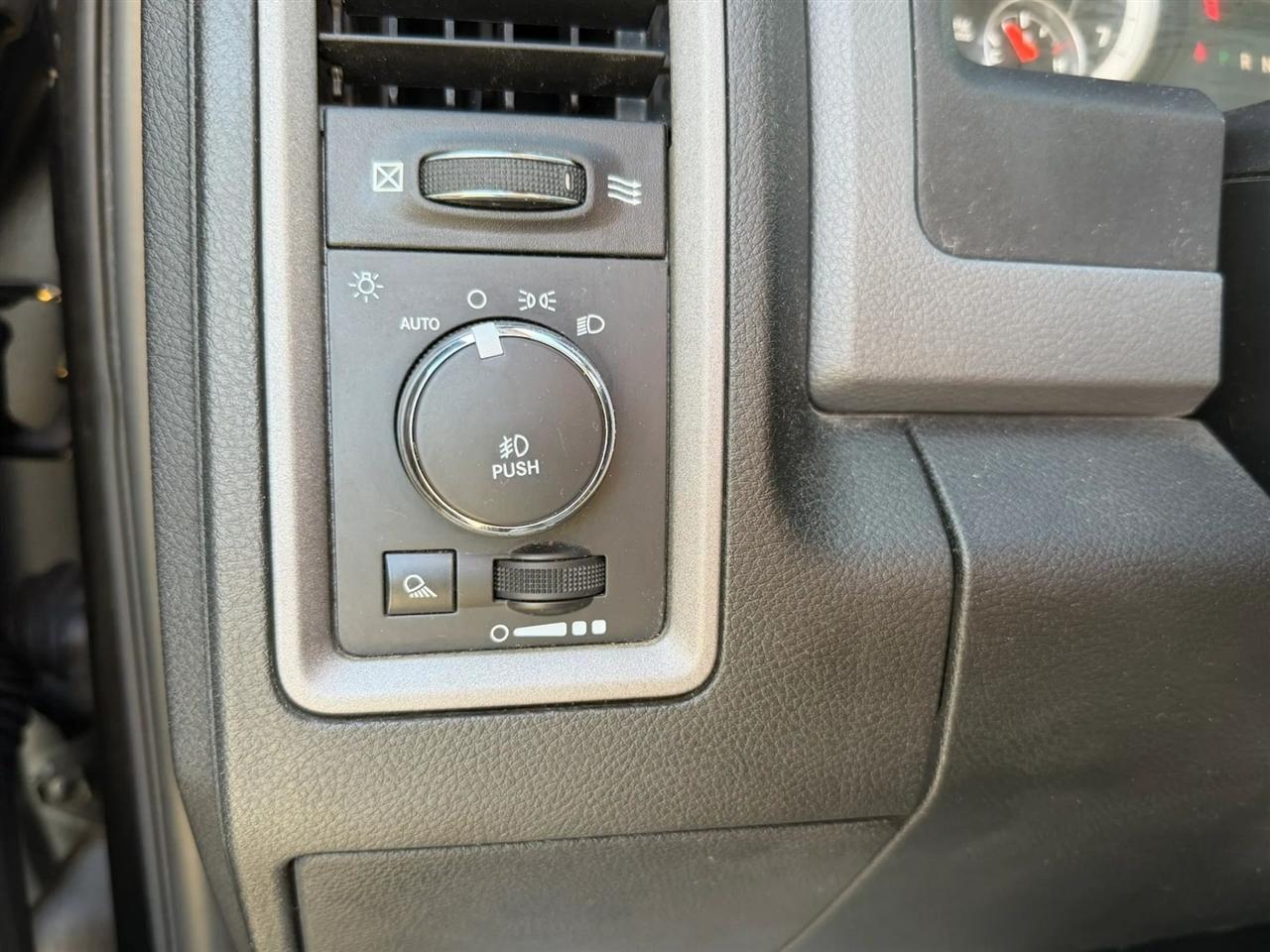 RAM 1500 Tradesman Crew Cab SWB 2WD 2015