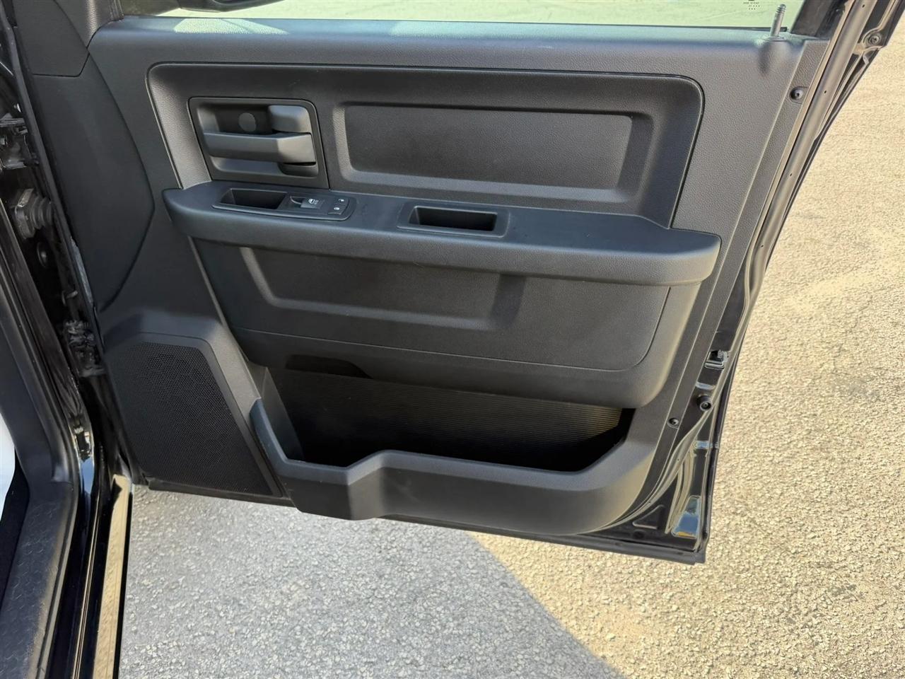 RAM 1500 Tradesman Crew Cab SWB 2WD 2015