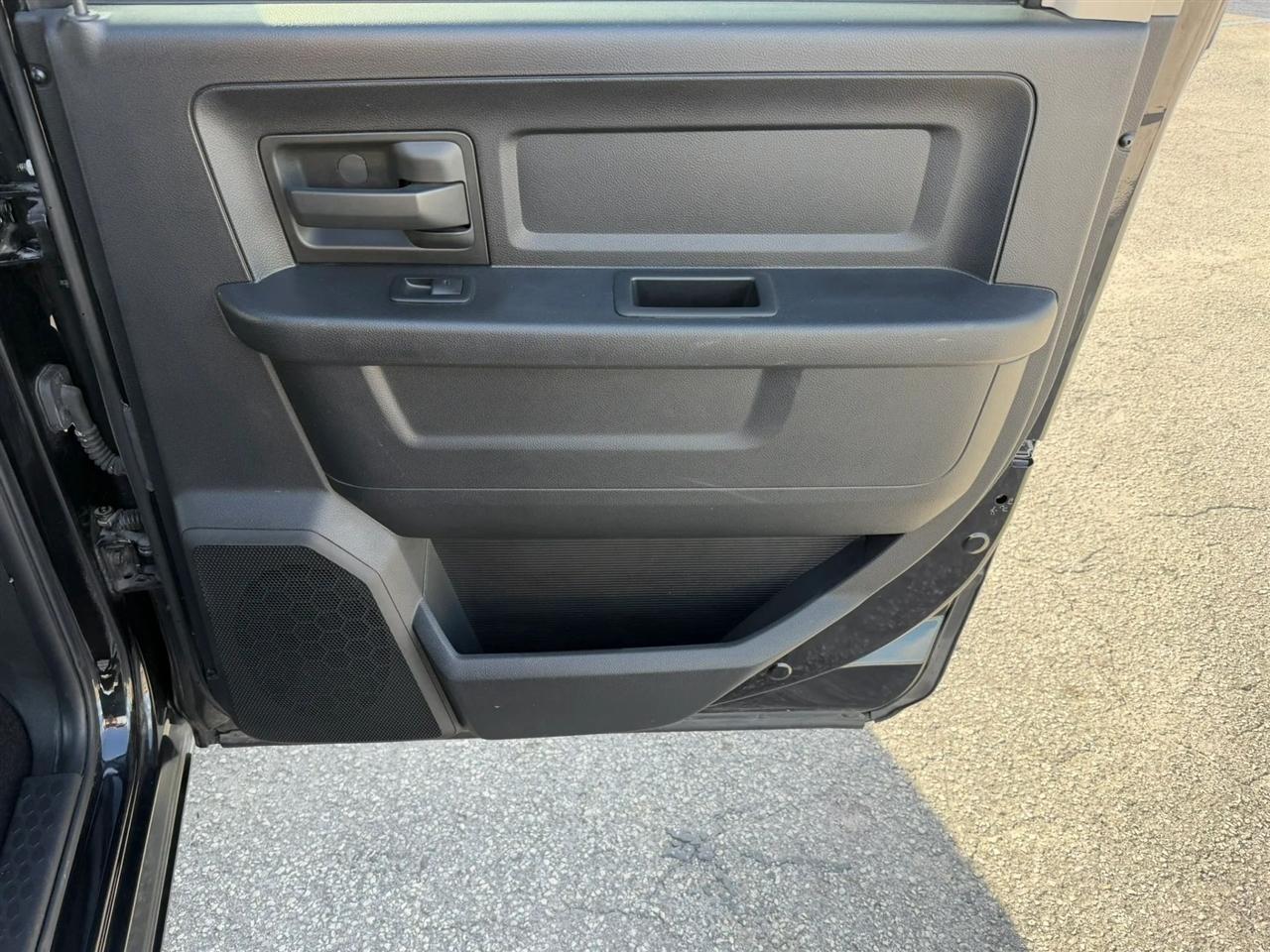 RAM 1500 Tradesman Crew Cab SWB 2WD 2015