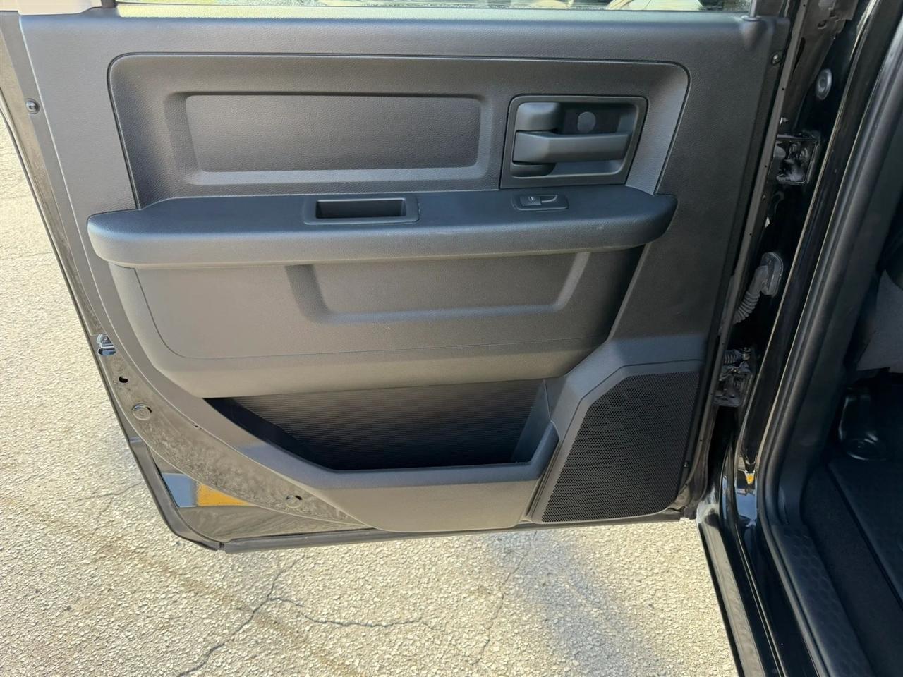 RAM 1500 Tradesman Crew Cab SWB 2WD 2015