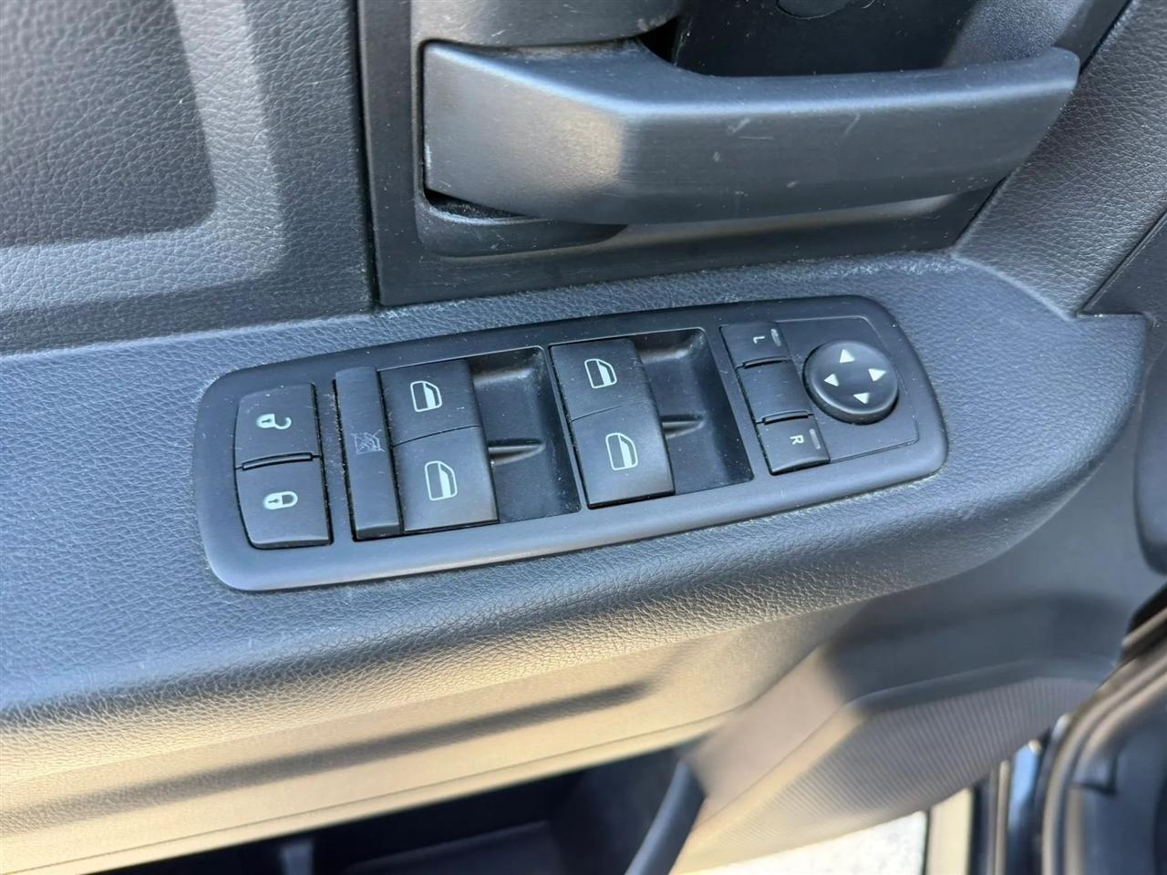RAM 1500 Tradesman Crew Cab SWB 2WD 2015