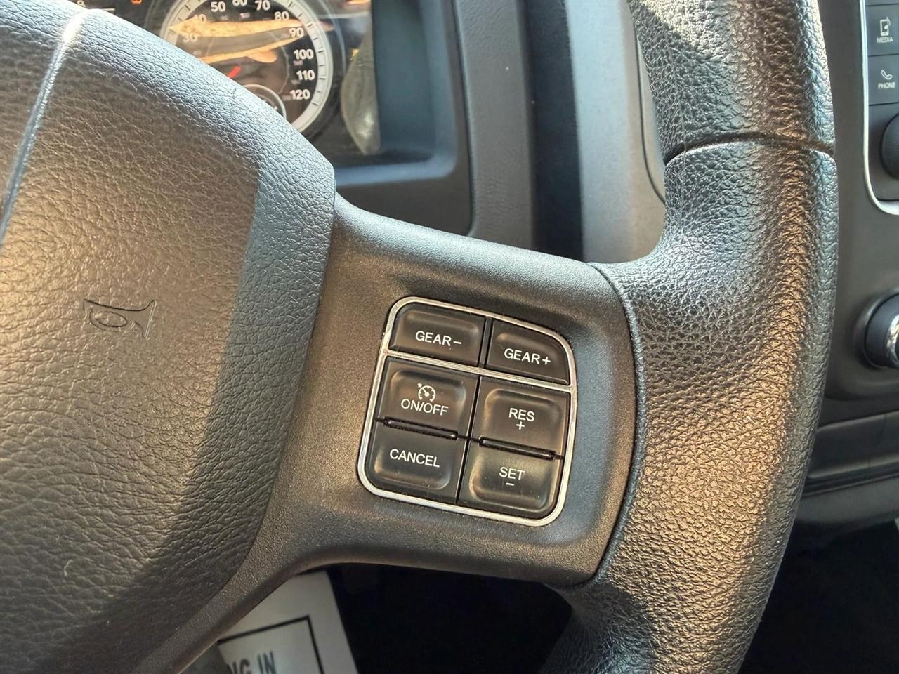 RAM 1500 Tradesman Crew Cab SWB 2WD 2015