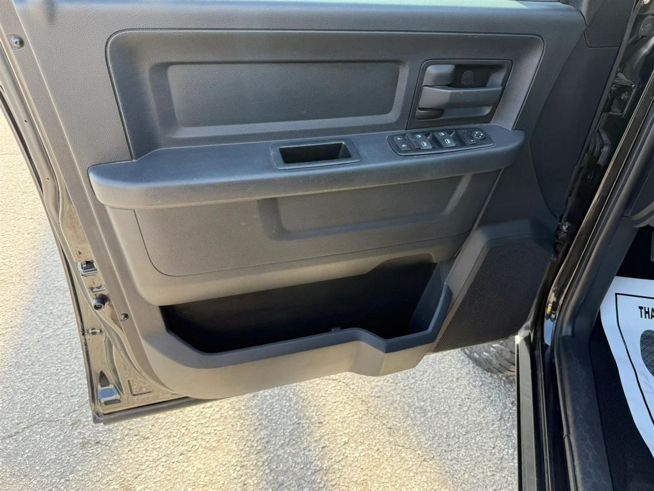 RAM 1500 Tradesman Crew Cab SWB 2WD 2015