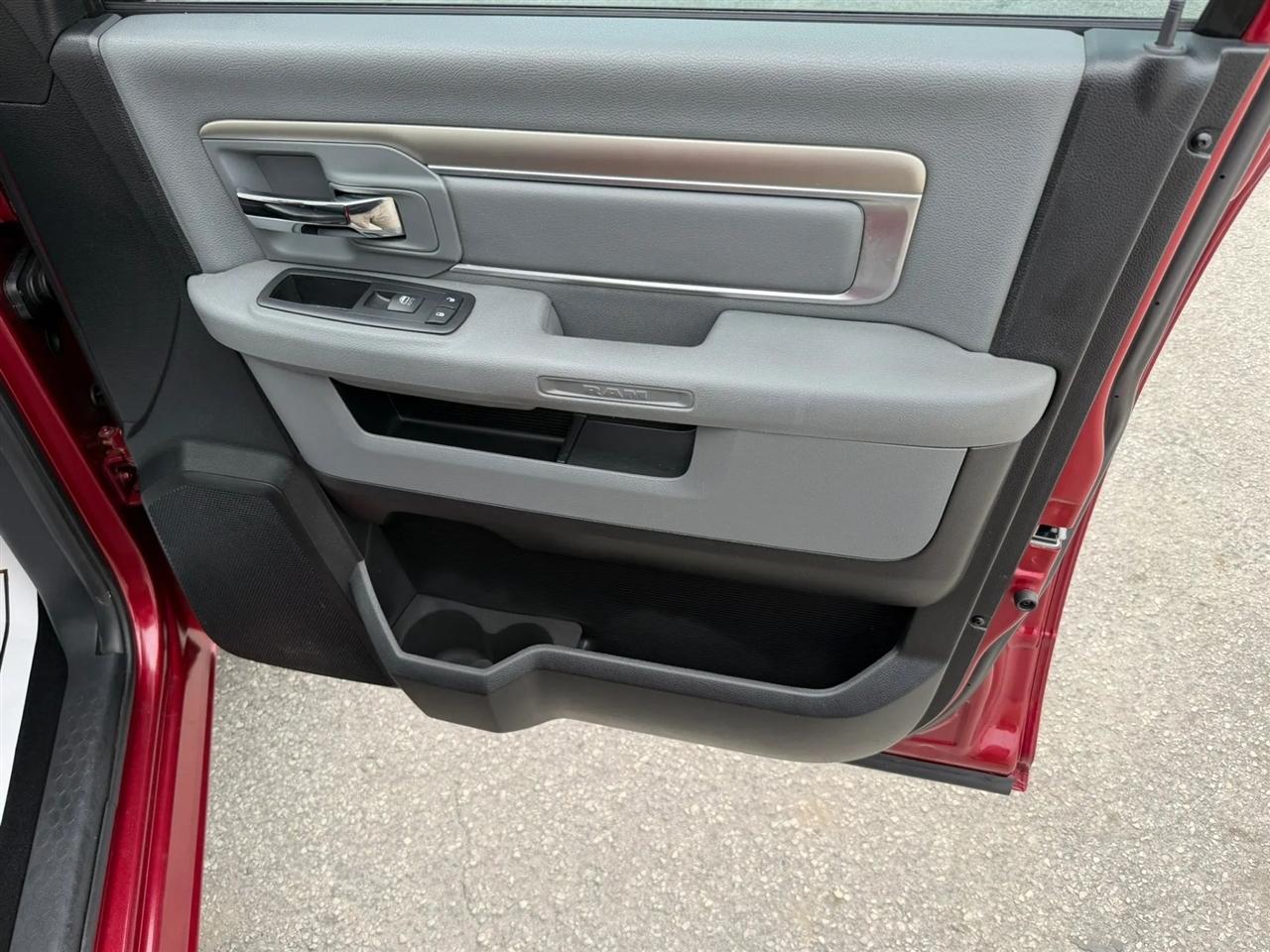 RAM 1500 SLT Crew Cab SWB 2WD 2014