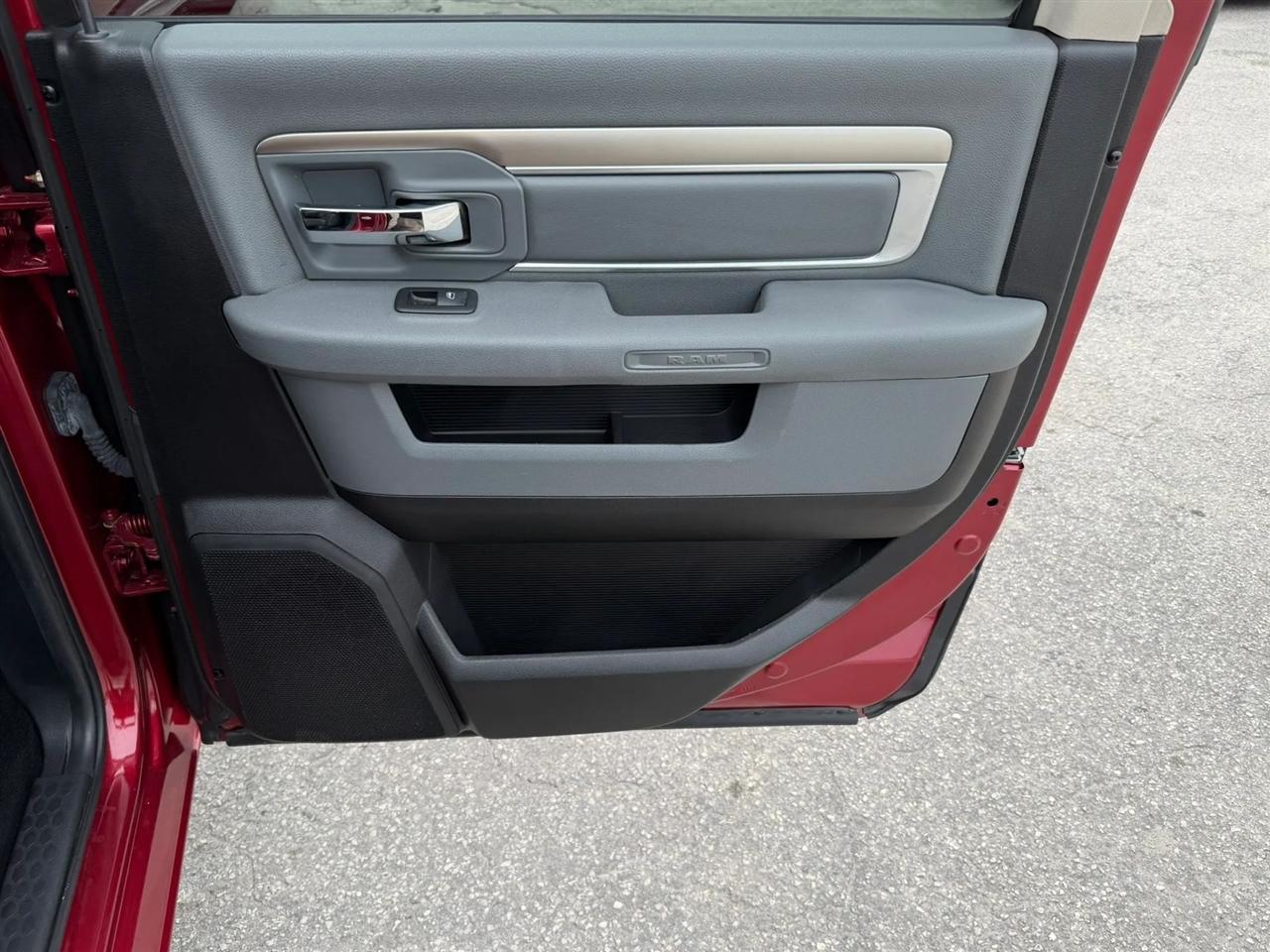 RAM 1500 SLT Crew Cab SWB 2WD 2014