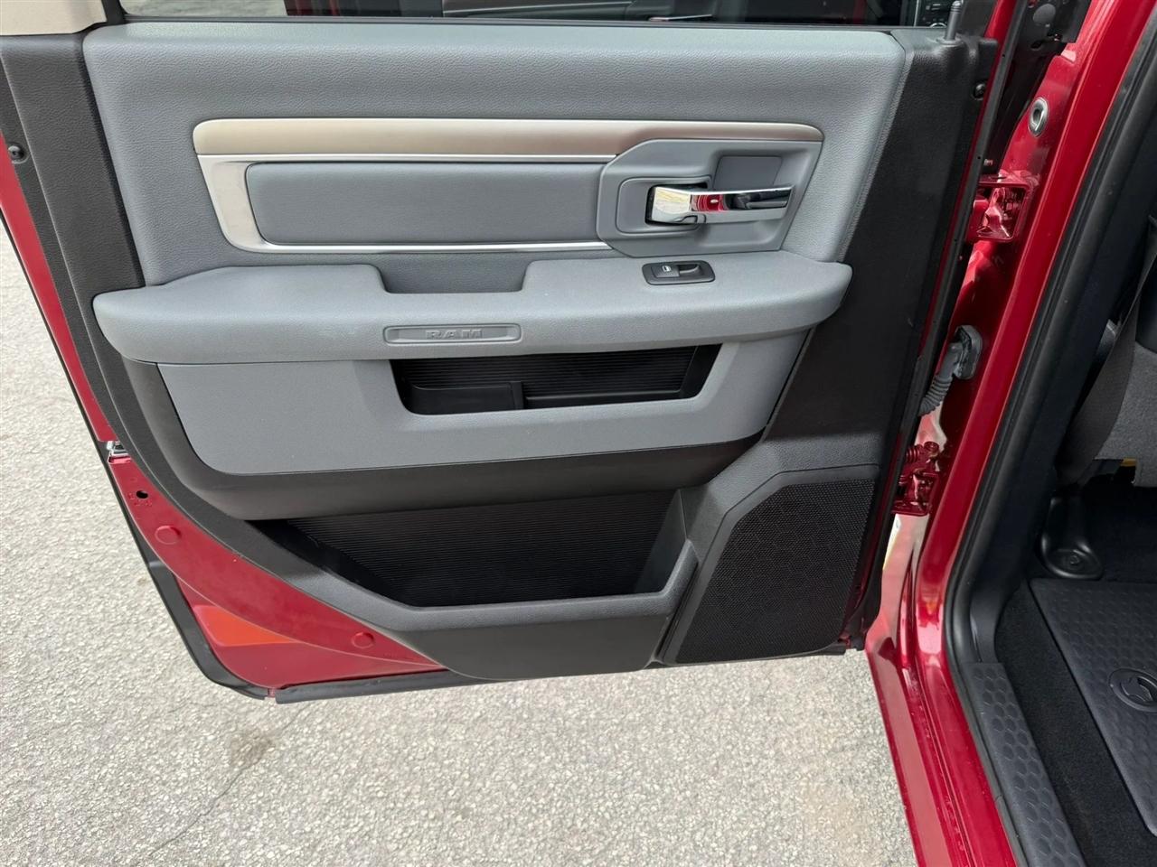 RAM 1500 SLT Crew Cab SWB 2WD 2014
