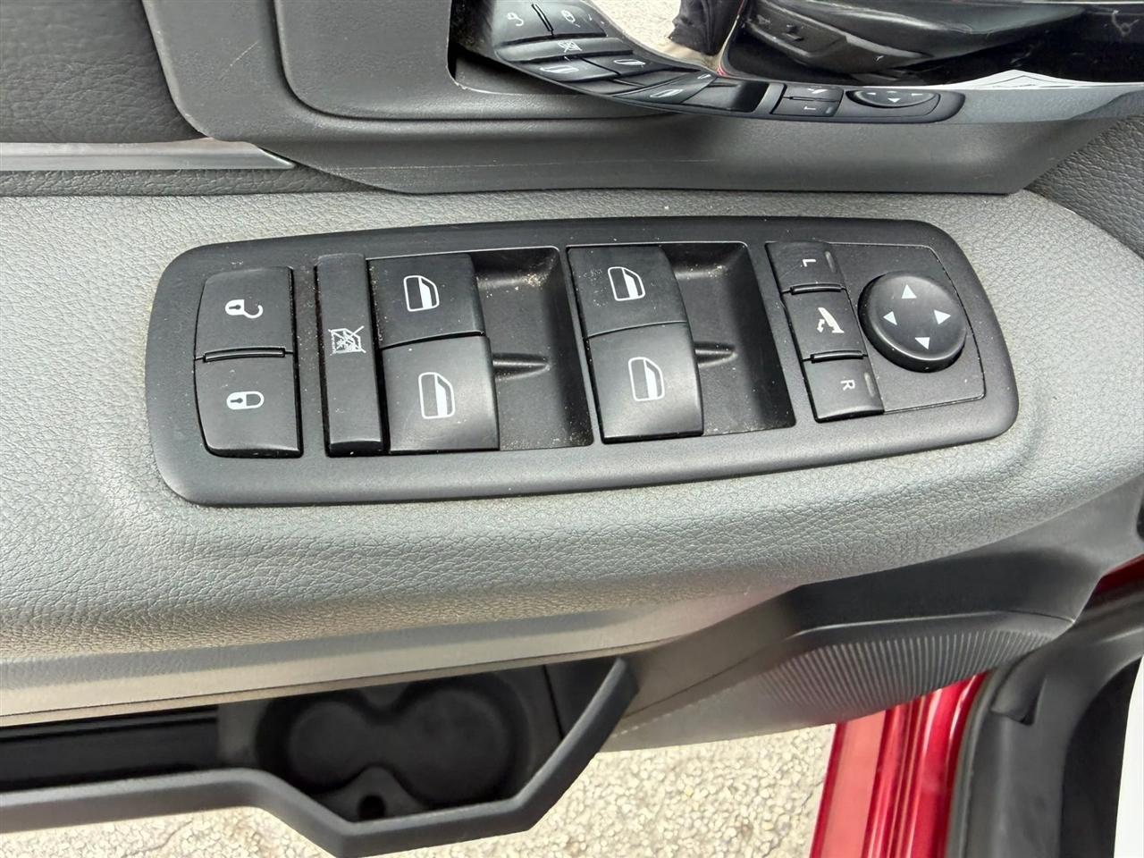 RAM 1500 SLT Crew Cab SWB 2WD 2014