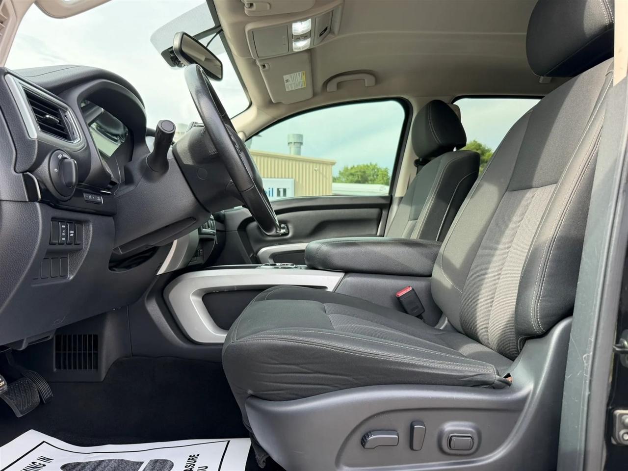 Nissan Titan SV Crew Cab 2WD 2019