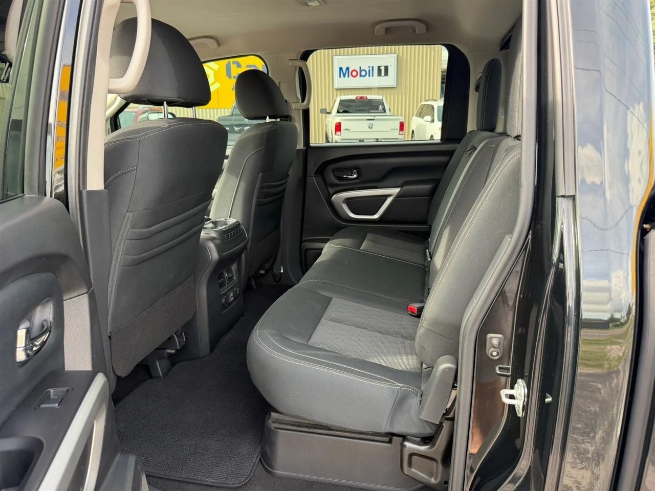 Nissan Titan SV Crew Cab 2WD 2019