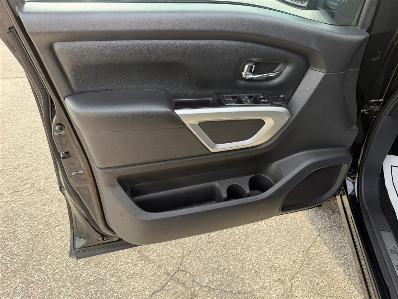 Nissan Titan SV Crew Cab 2WD 2019