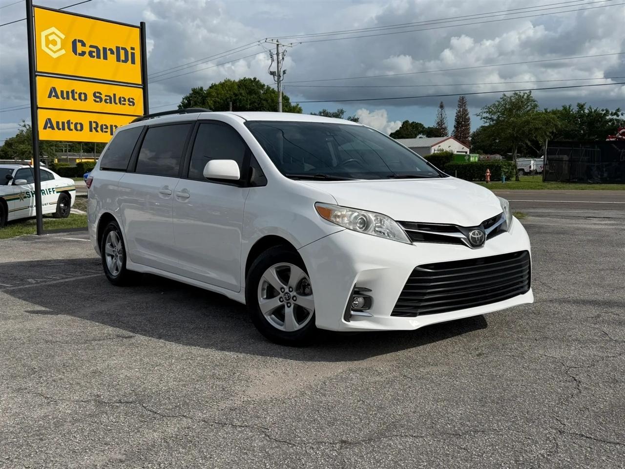 2018 Toyota Sienna LE 8-Passenger