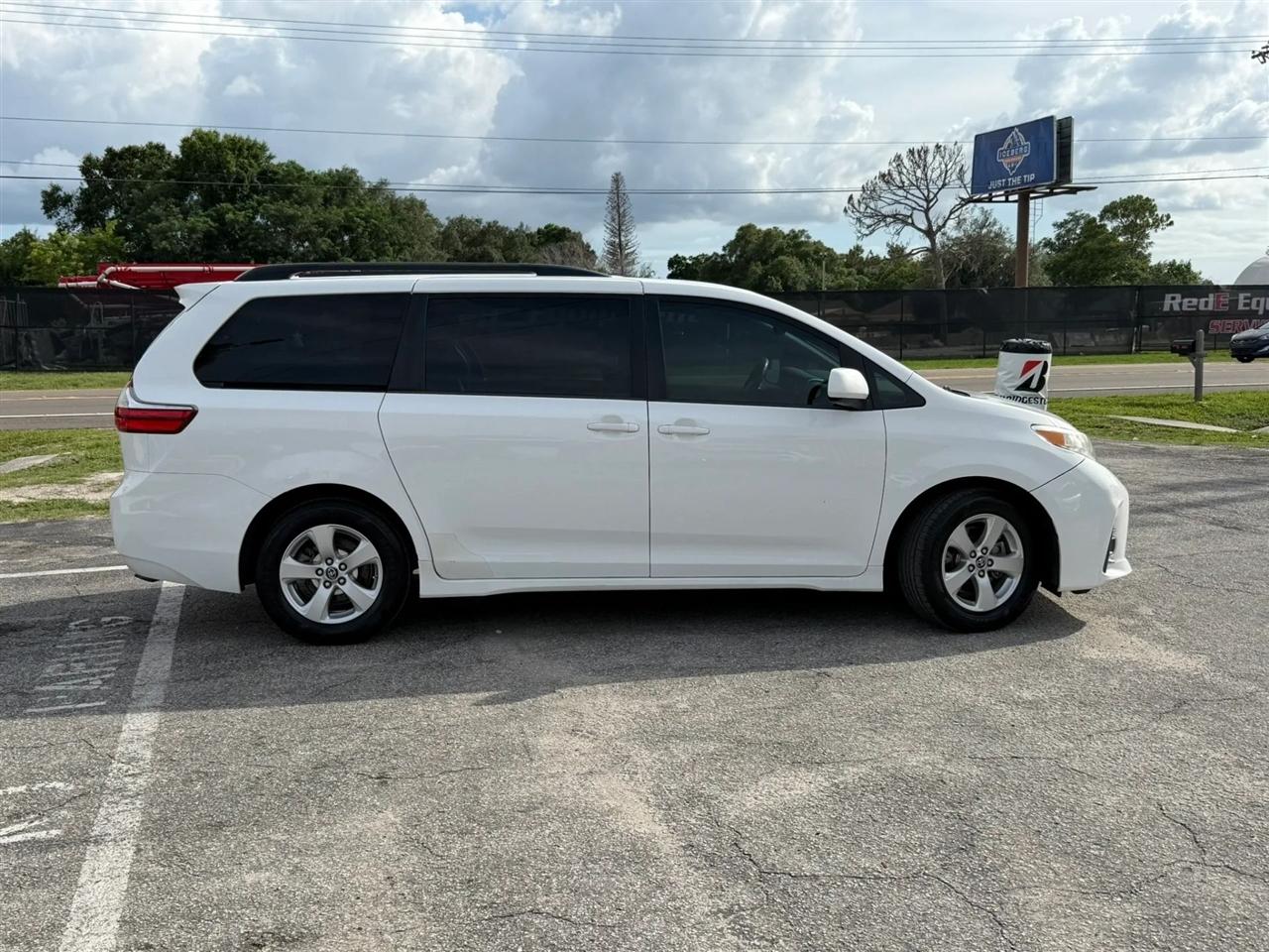 Toyota Sienna LE 8-Passenger 2018