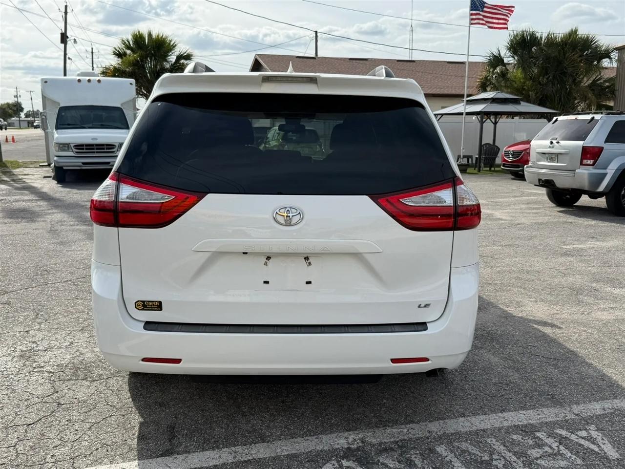 Toyota Sienna LE 8-Passenger 2018