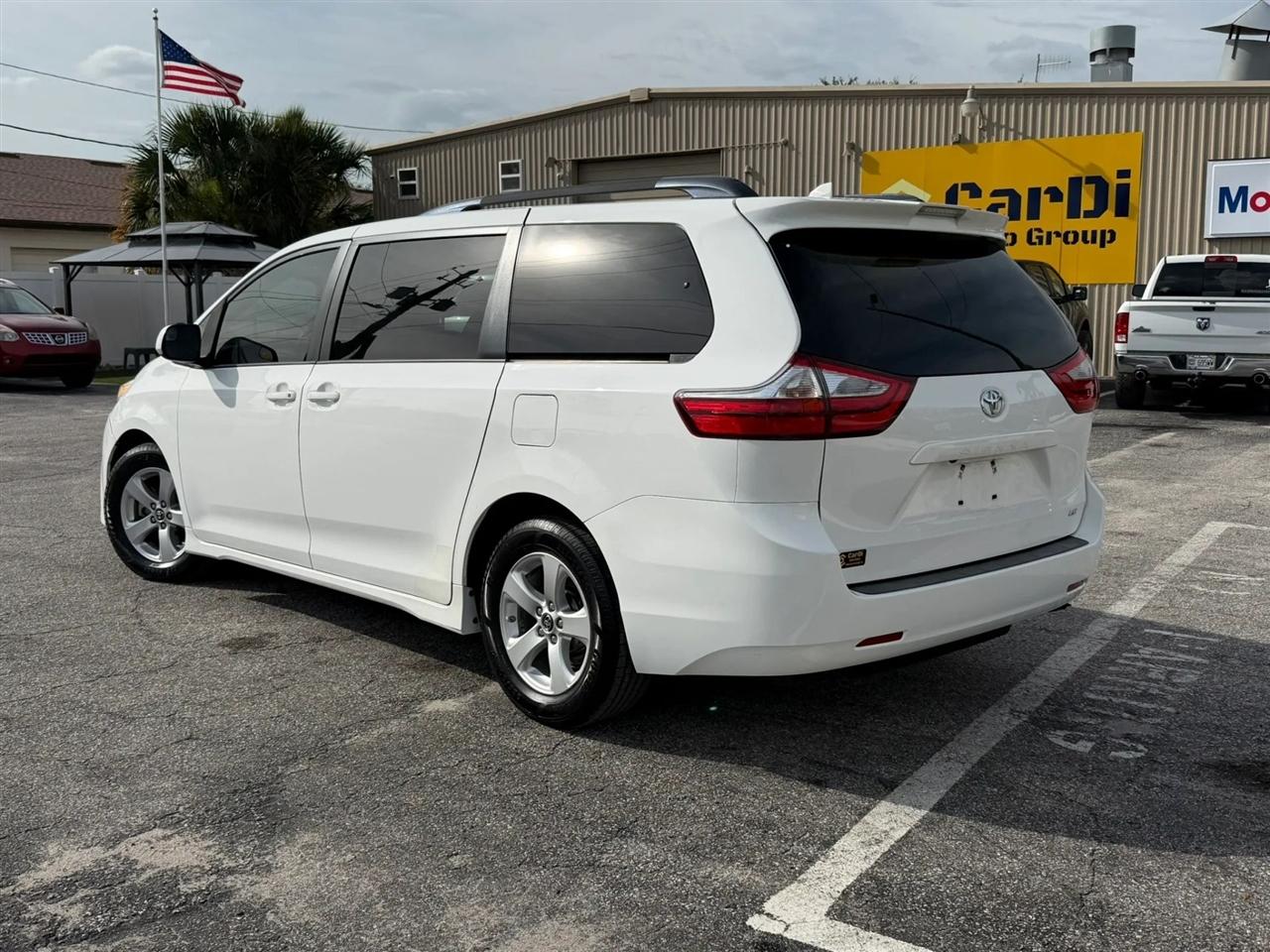 Toyota Sienna LE 8-Passenger 2018