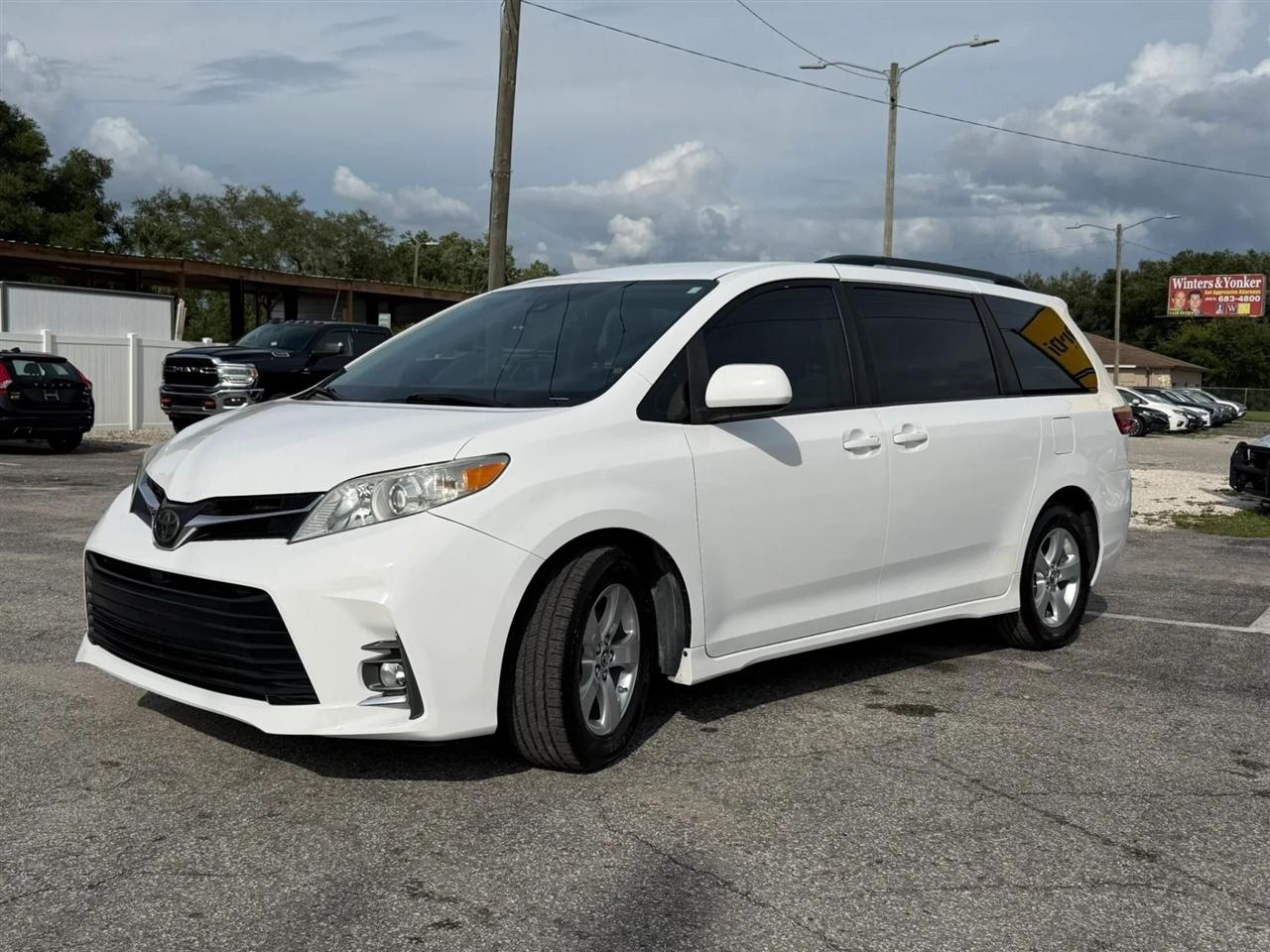 Toyota Sienna LE 8-Passenger 2018