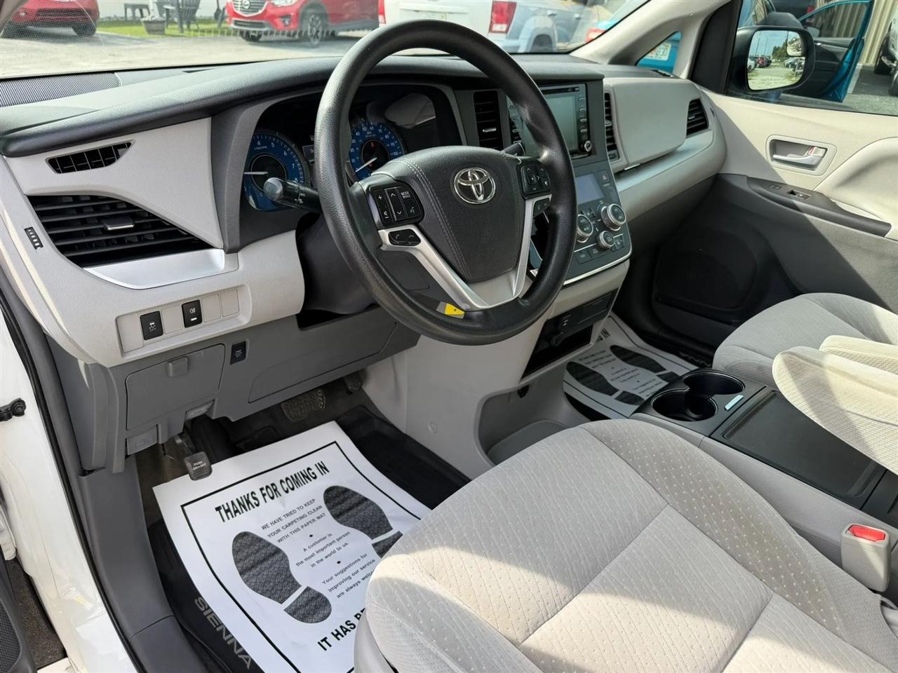 Toyota Sienna LE 8-Passenger 2018