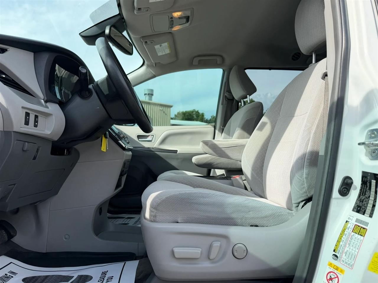 Toyota Sienna LE 8-Passenger 2018